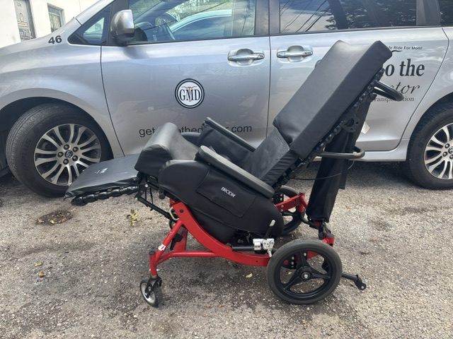Broda chair in partially tilted support position